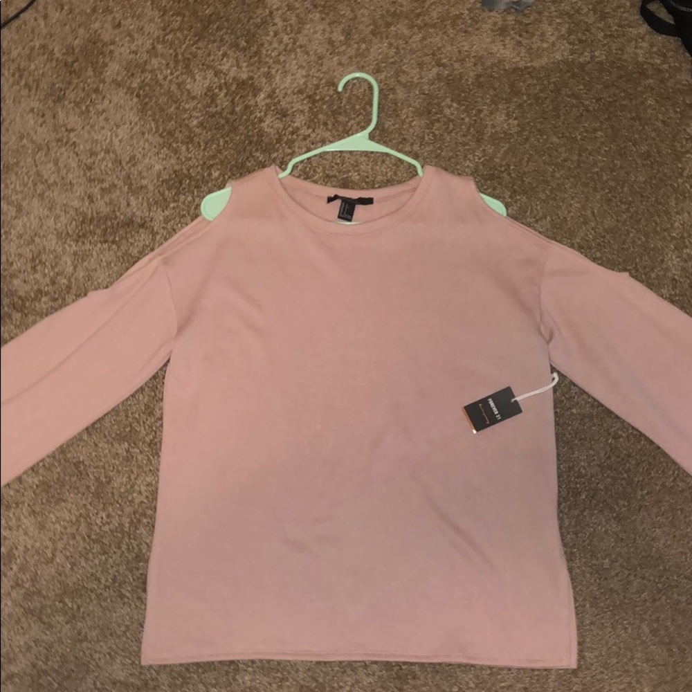 Cold shoulder top (never worn, still has tag)
